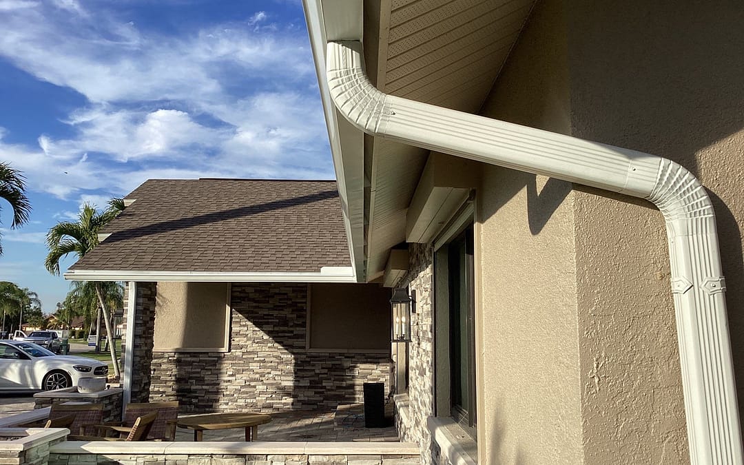 White Seamless Gutters – Sarasota, FL